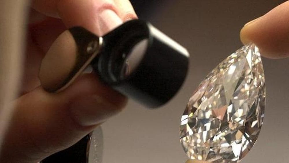 Полировка бриллианта. Алмазы на таможне. Незаконный оборот бриллиантов. Как определить подлинность драгоценных камней в домашних условиях. Подлинность украшения
