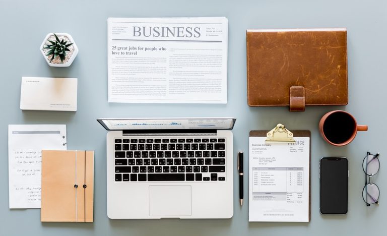 Consulente finanziario di successo con la tecnologia